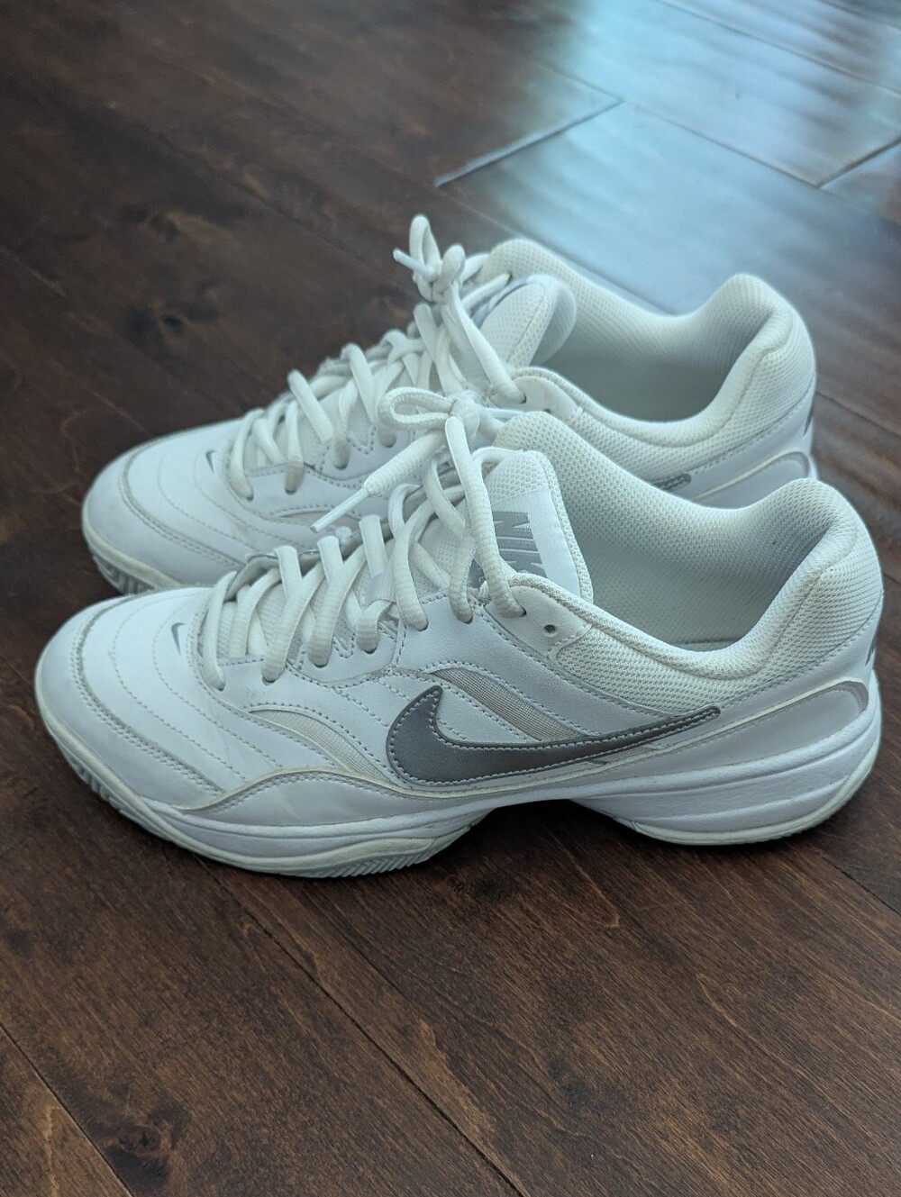 Nike Women's Court Lite White / Silver Shoes Size 9 - Picture 2 of 7